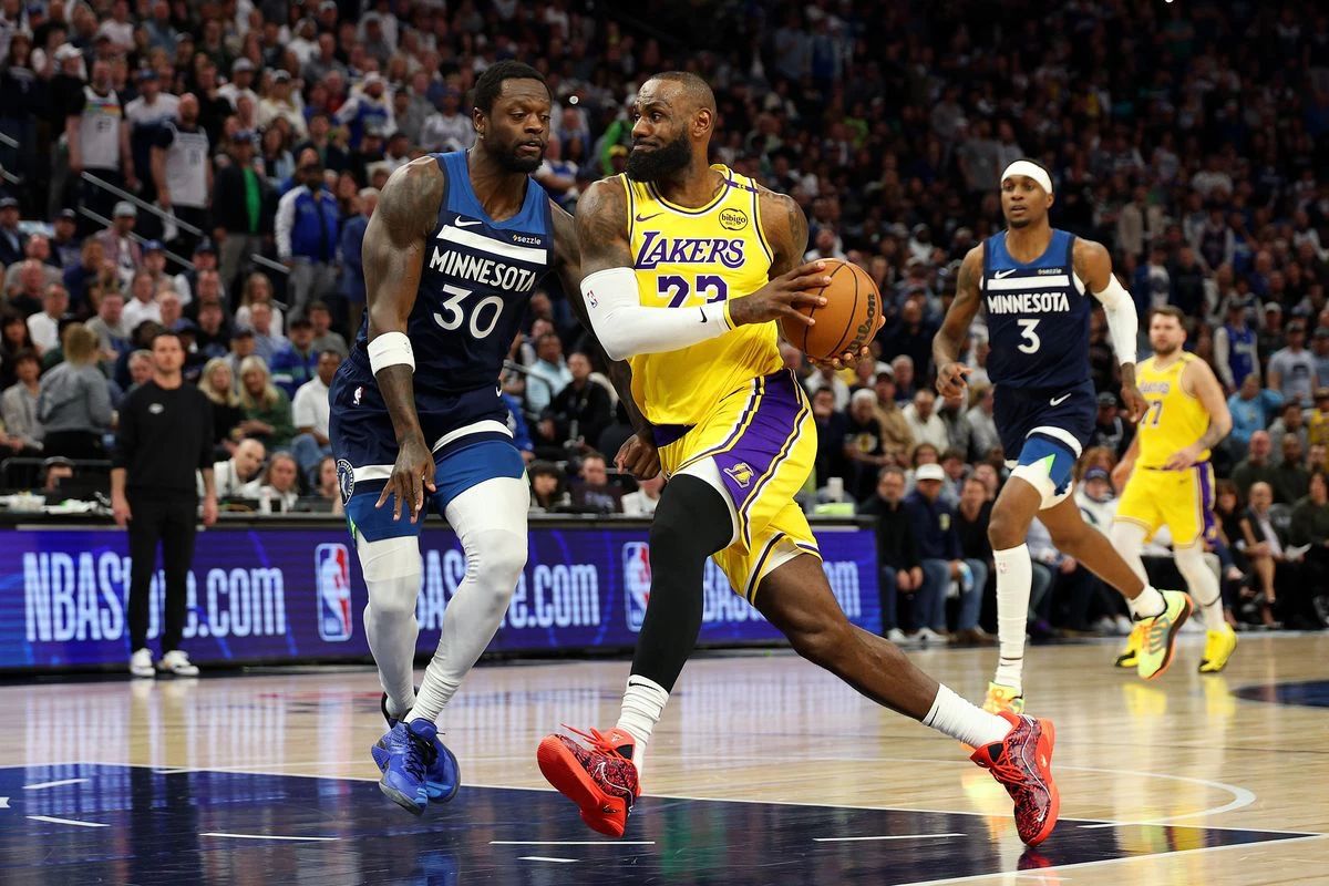 Is LeBron really being treated as “Robin”?